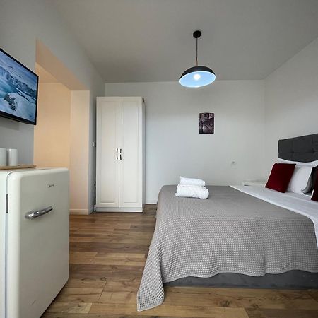 Central Studio Apartments Тирана Екстер'єр фото