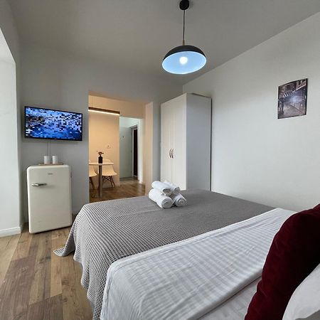 Central Studio Apartments Тирана Екстер'єр фото