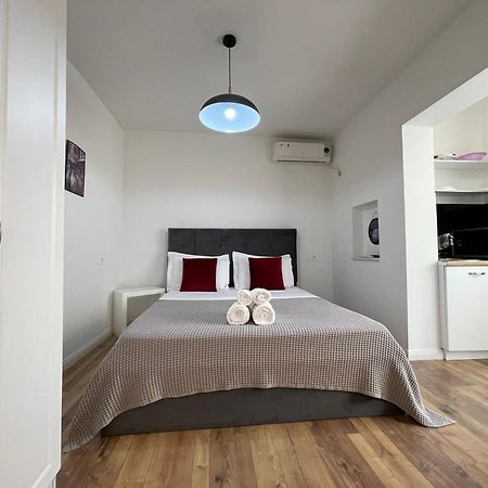 Central Studio Apartments Тирана Екстер'єр фото