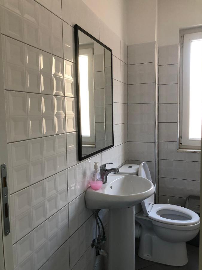 Central Studio Apartments Тирана Екстер'єр фото