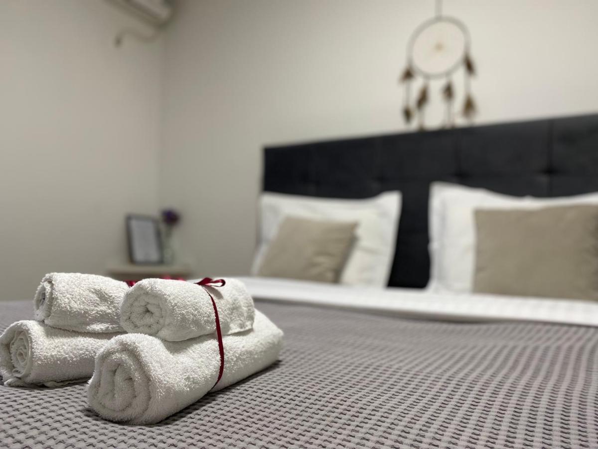 Central Studio Apartments Тирана Екстер'єр фото