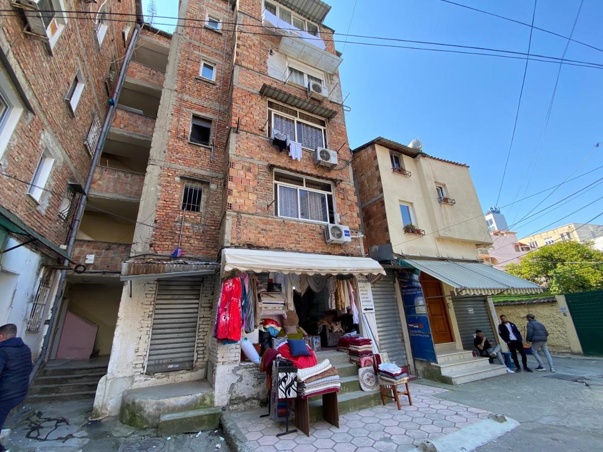 Central Studio Apartments Тирана Екстер'єр фото