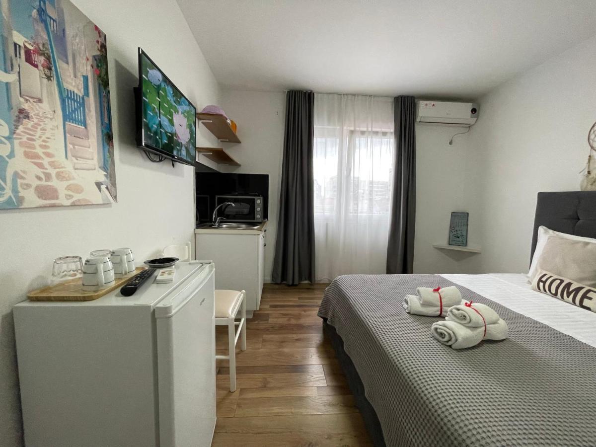 Central Studio Apartments Тирана Екстер'єр фото