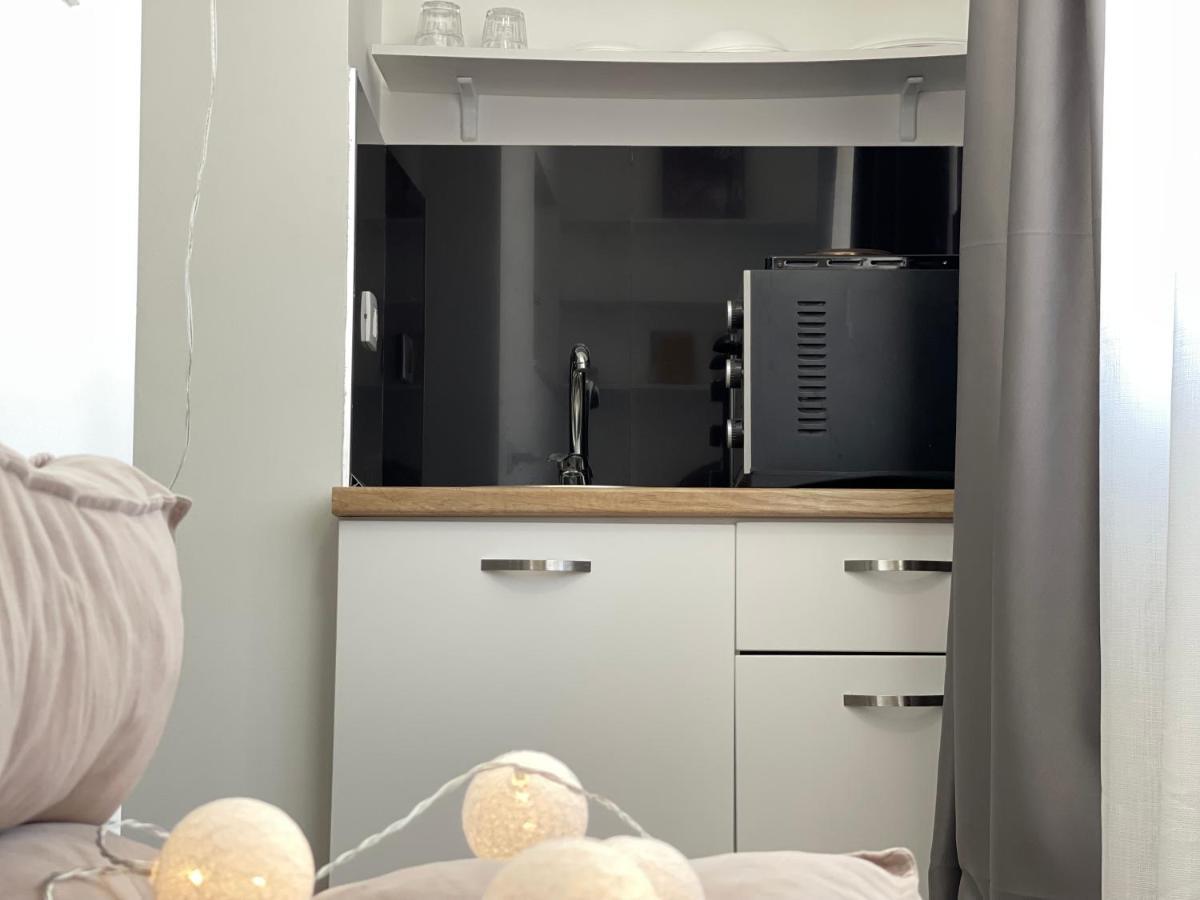 Central Studio Apartments Тирана Екстер'єр фото