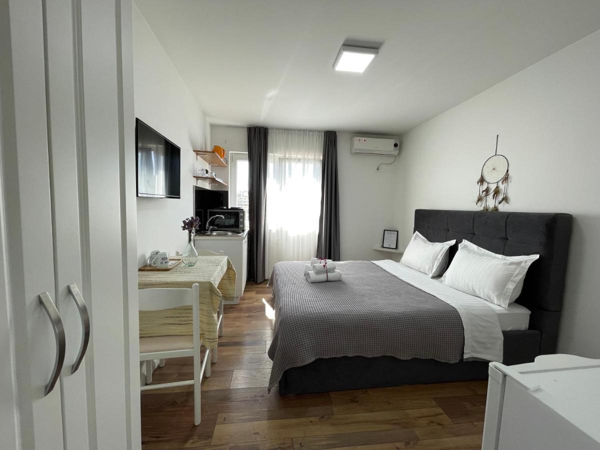 Central Studio Apartments Тирана Екстер'єр фото