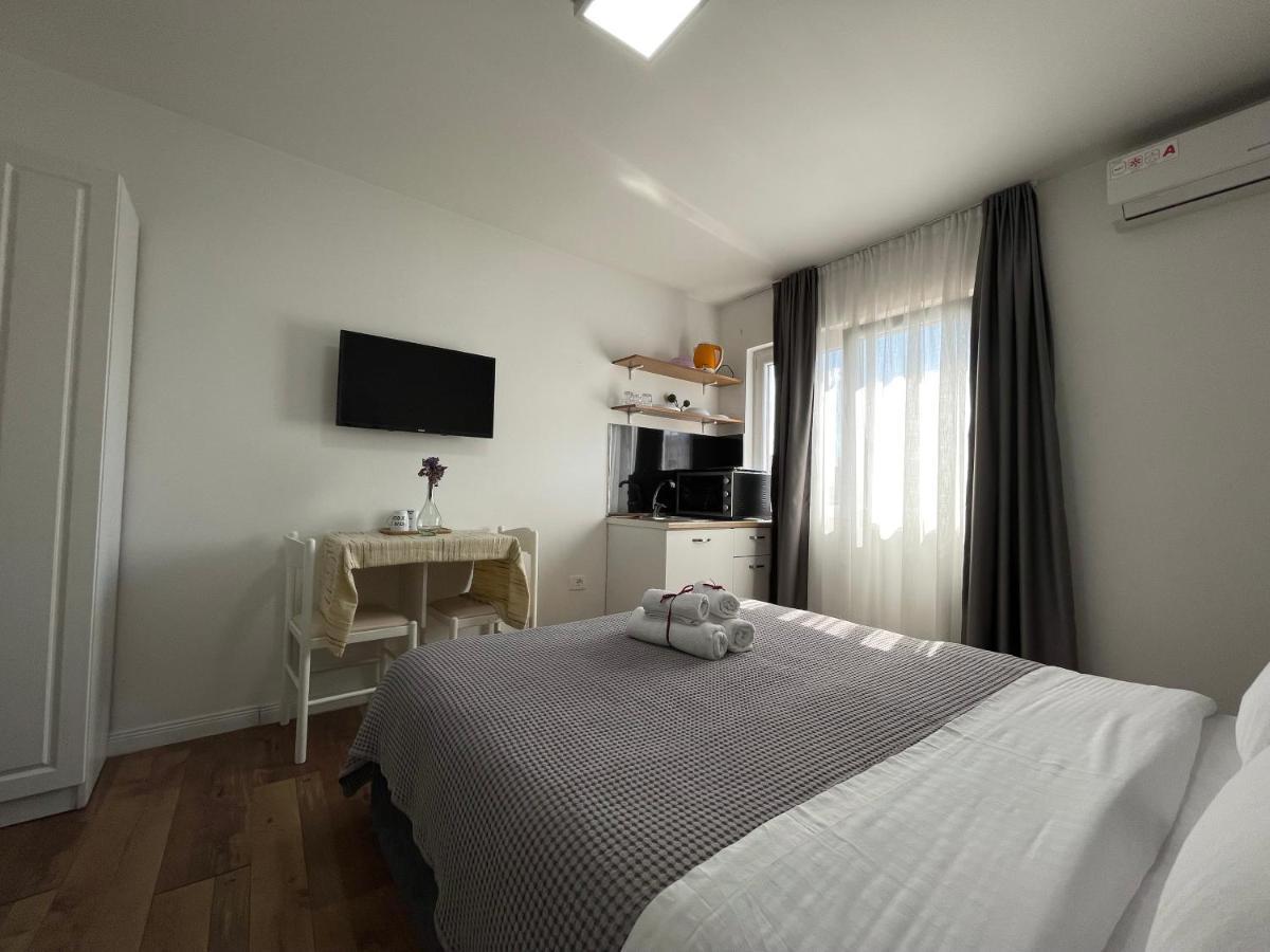 Central Studio Apartments Тирана Екстер'єр фото