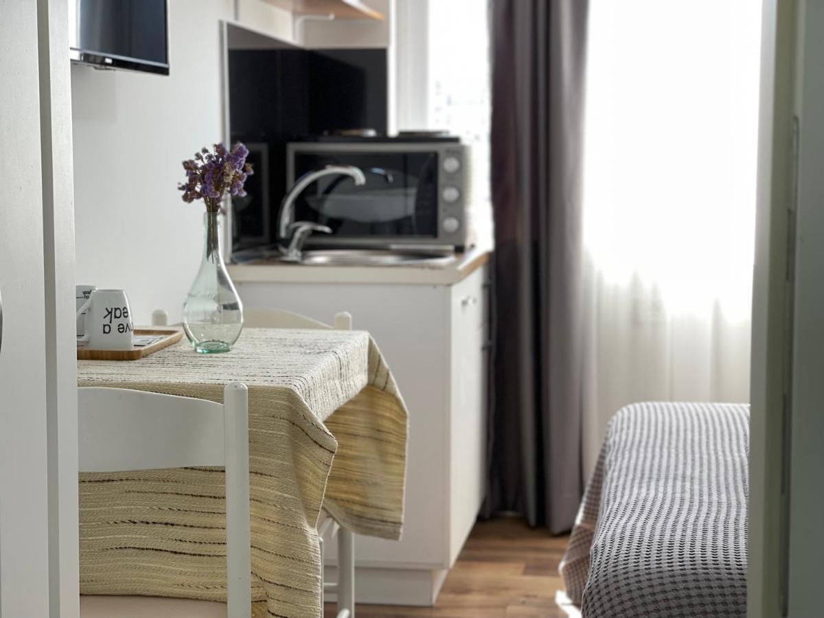Central Studio Apartments Тирана Екстер'єр фото