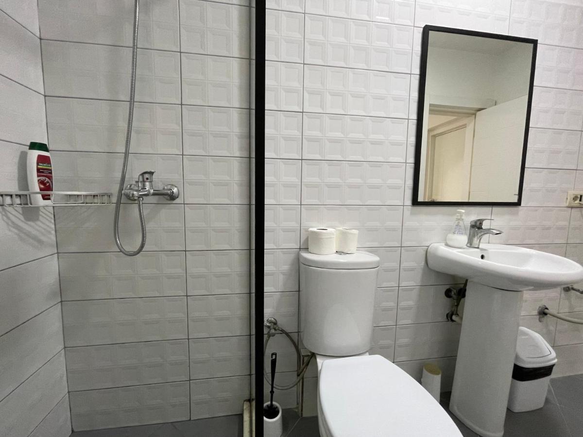 Central Studio Apartments Тирана Екстер'єр фото