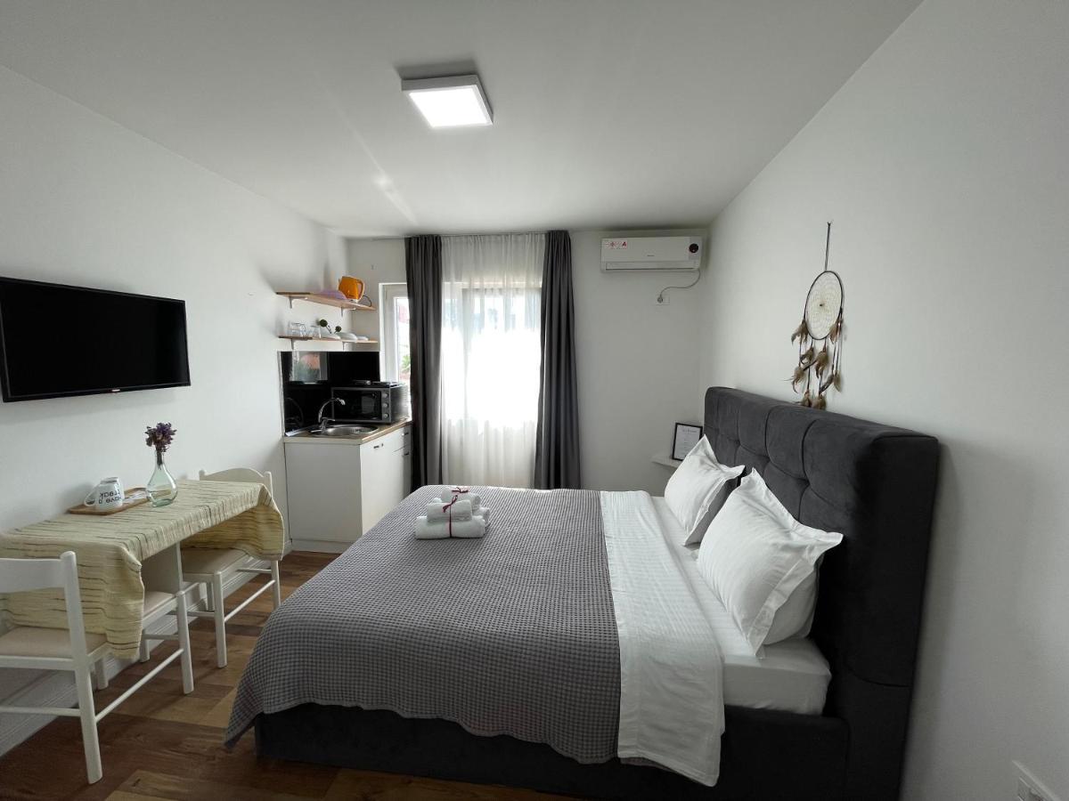 Central Studio Apartments Тирана Екстер'єр фото