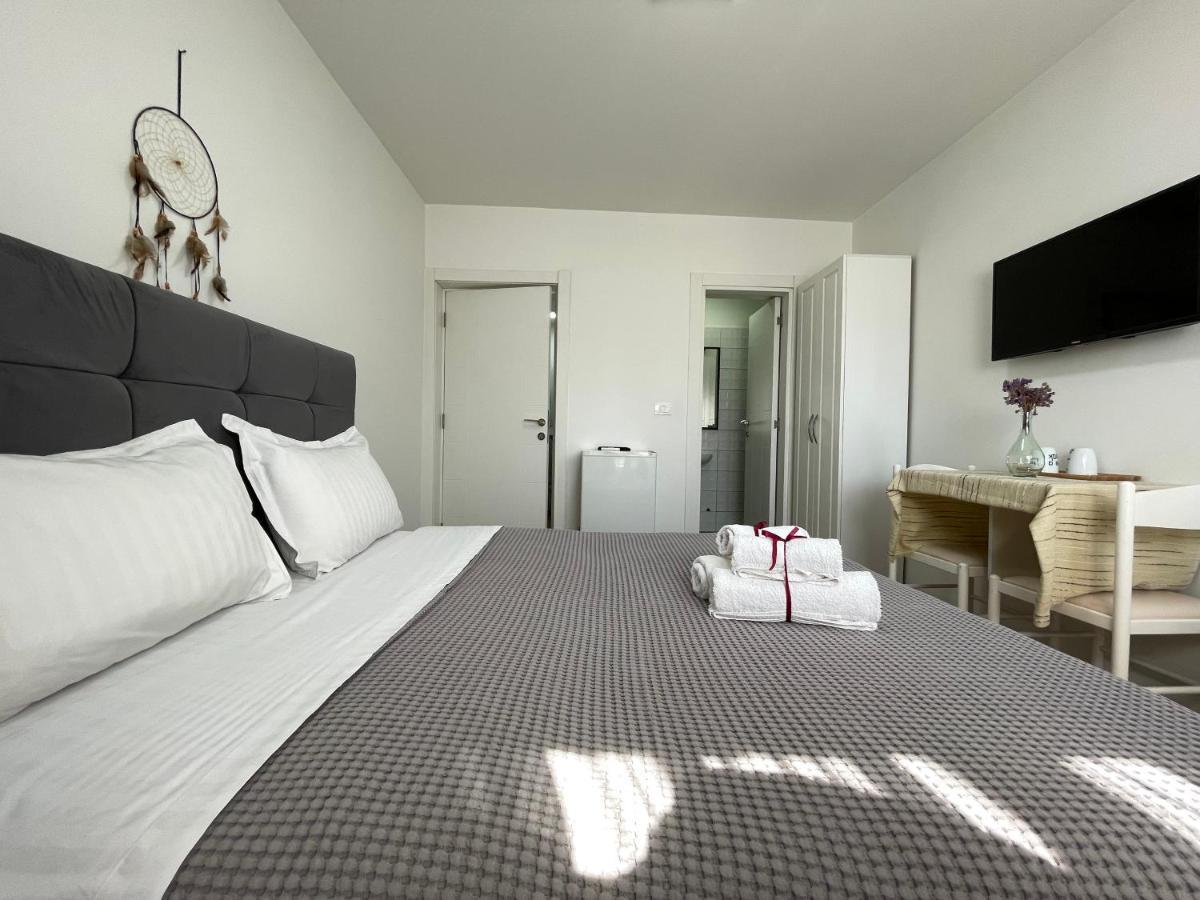 Central Studio Apartments Тирана Екстер'єр фото