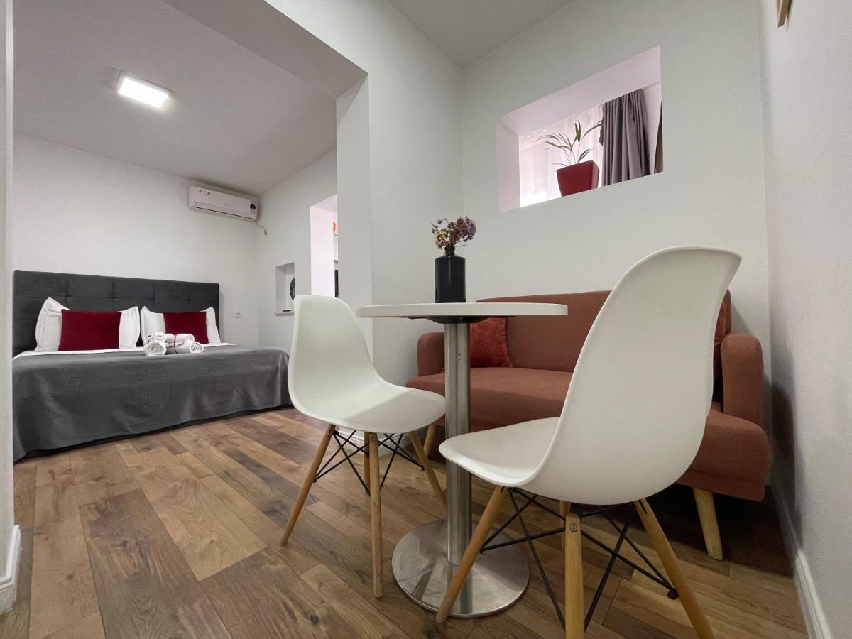Central Studio Apartments Тирана Екстер'єр фото
