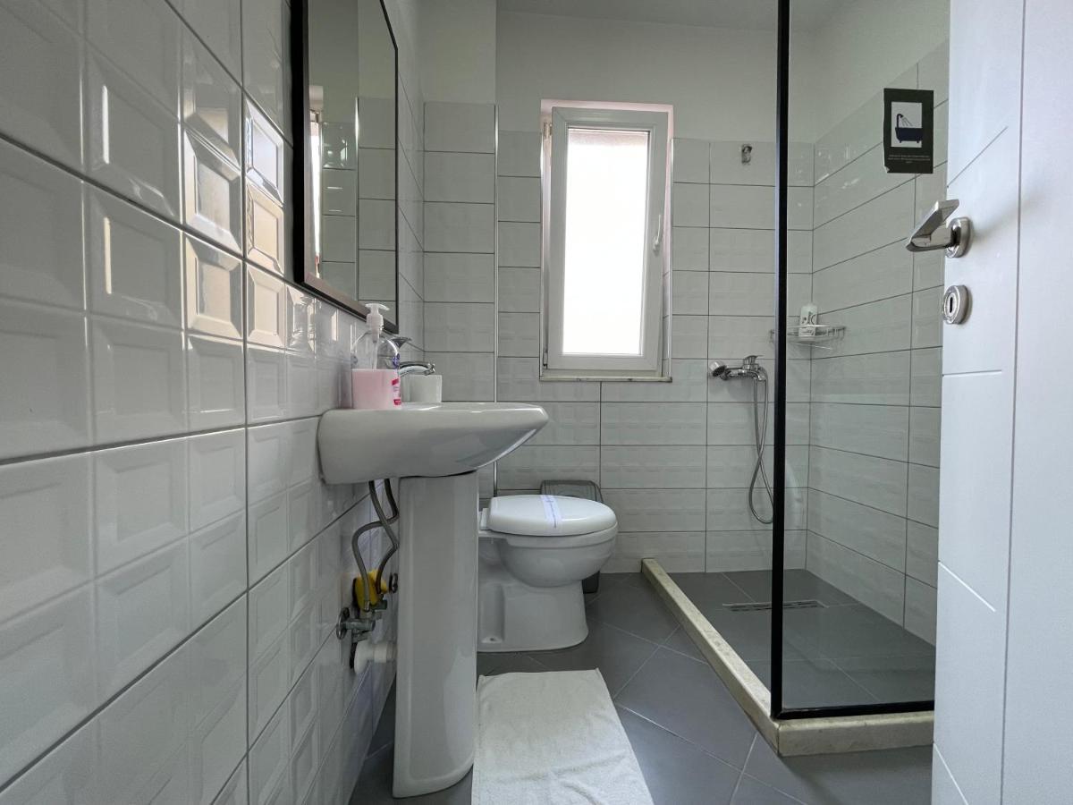 Central Studio Apartments Тирана Екстер'єр фото