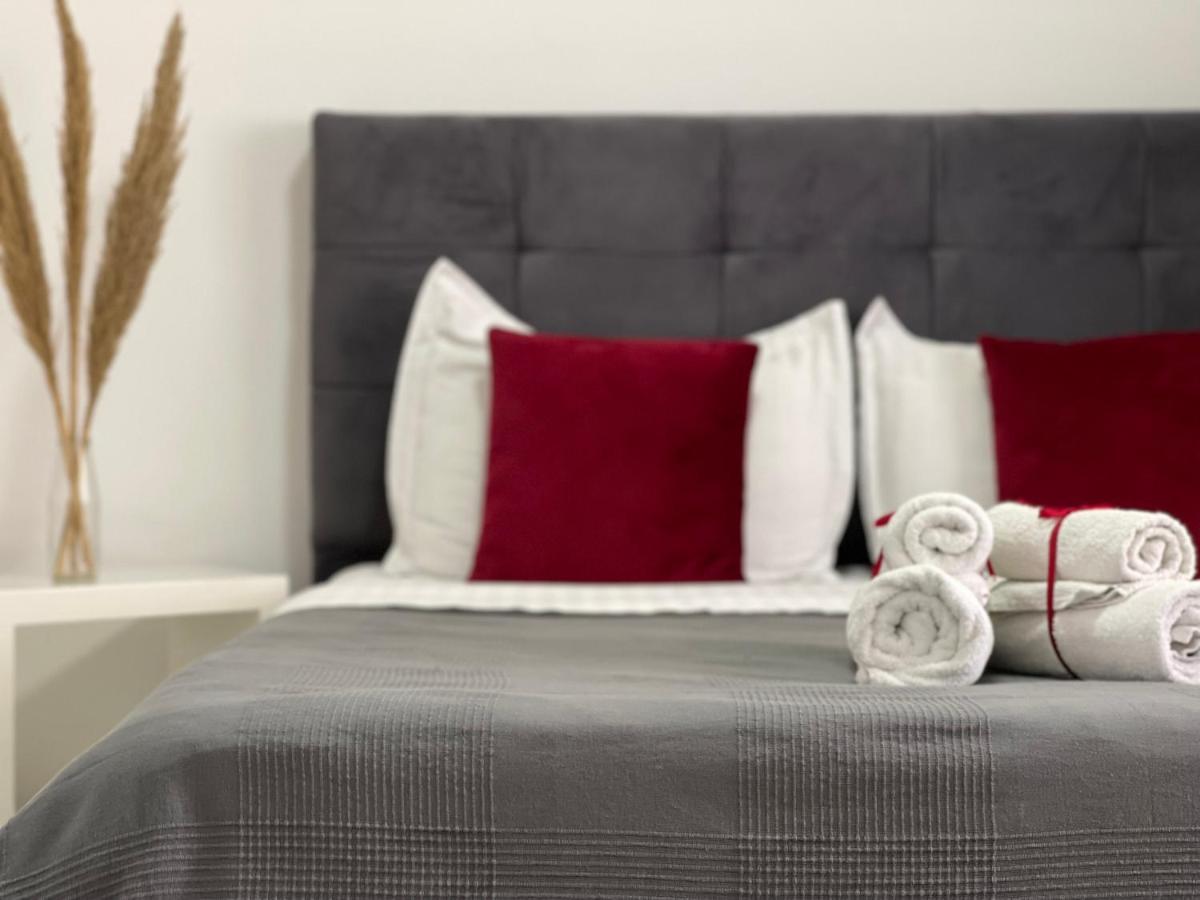 Central Studio Apartments Тирана Екстер'єр фото
