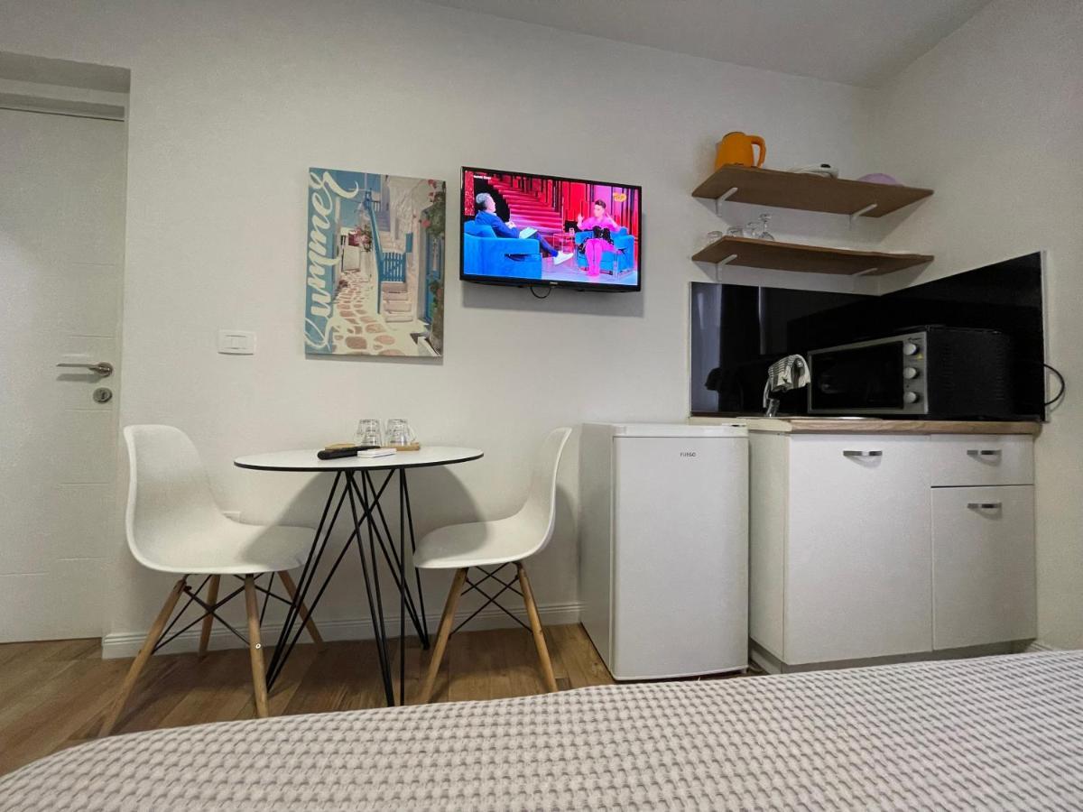 Central Studio Apartments Тирана Екстер'єр фото