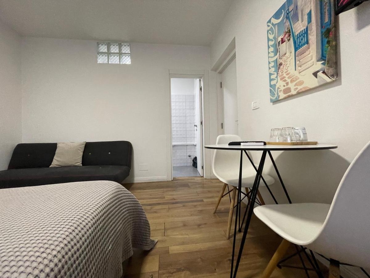 Central Studio Apartments Тирана Екстер'єр фото