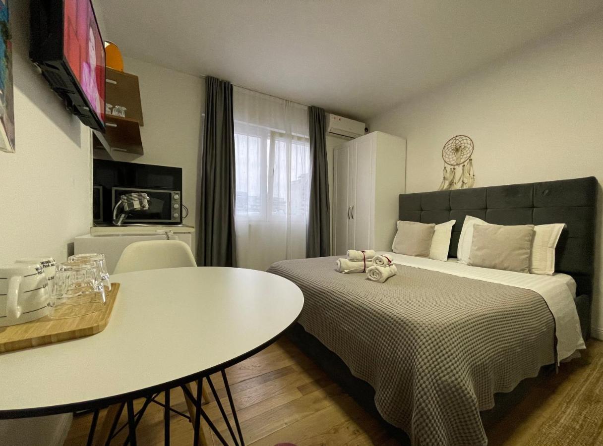 Central Studio Apartments Тирана Екстер'єр фото