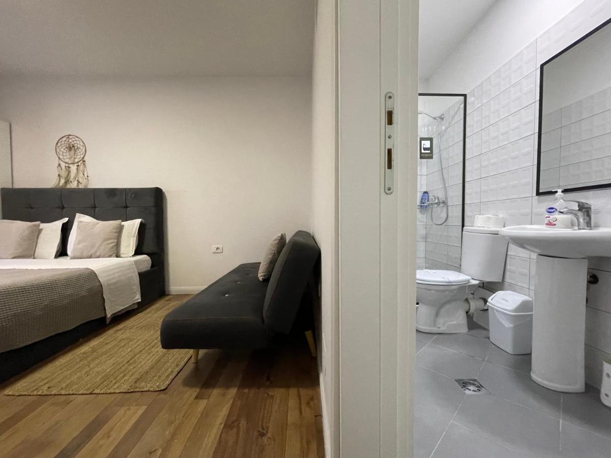 Central Studio Apartments Тирана Екстер'єр фото