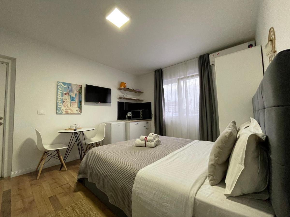 Central Studio Apartments Тирана Екстер'єр фото