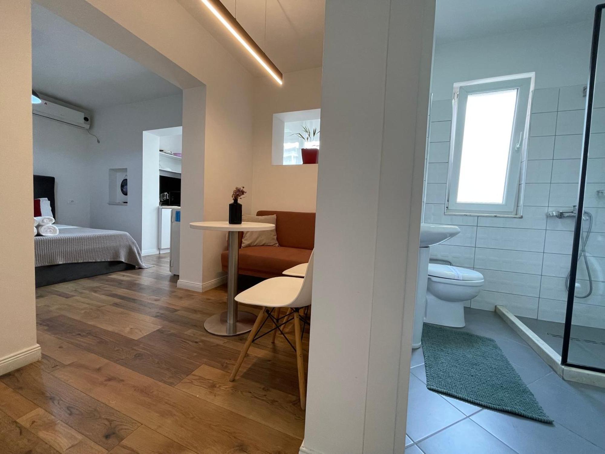 Central Studio Apartments Тирана Екстер'єр фото