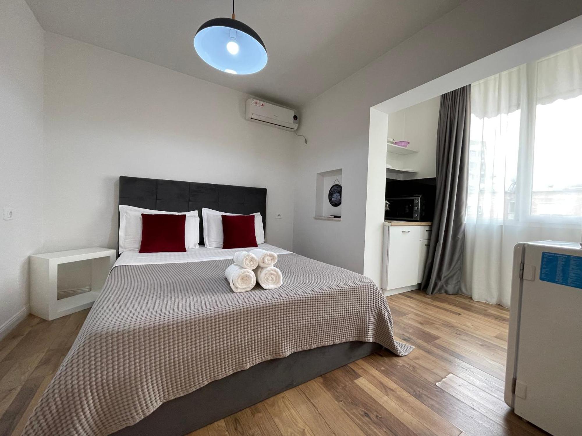 Central Studio Apartments Тирана Екстер'єр фото