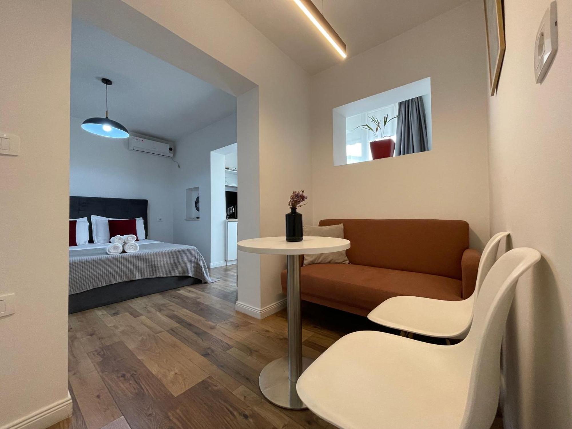 Central Studio Apartments Тирана Екстер'єр фото